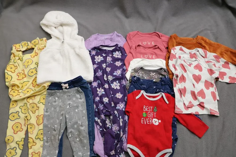 GIRLS 12 MONTHS CLOTHING LOT 17PC Bodysuit Pajama Sweater Disney Winnie the Pooh